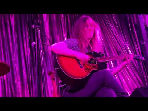 GWENIFER RAYMOND - Bliws Afon Taf, live at The Ivy House, London mov