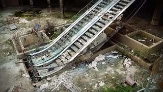 Inside America's dead shopping malls | Dan Bell