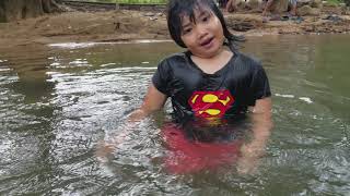 Download lagu Mandi-mandi di Kampung Tuguson mp3 Download lagu Mandi-mandi di Kampung Tuguson mp3