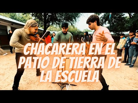 Los Umbides- Chacarera en el patio de tierra de la Escuela Albergue Garza