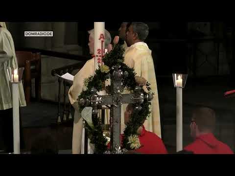 "Das Grab ist leer" - Osternacht im Kölner Dom 2025