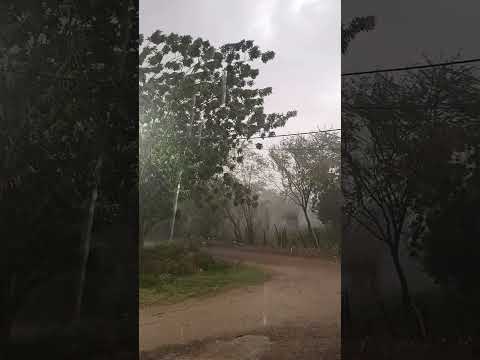 cae fuerte aguacero con uracan en la hermosa y calorosa bosconia César costa norte Colombia