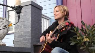 Donna Hopkins performs Sendin' Love (Acoustic)