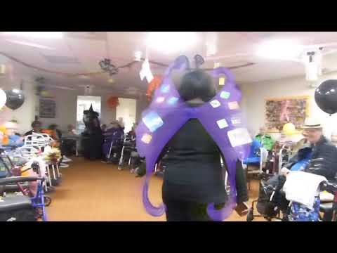 Ginger and the Workers Performing Monster Mash at Amber Court