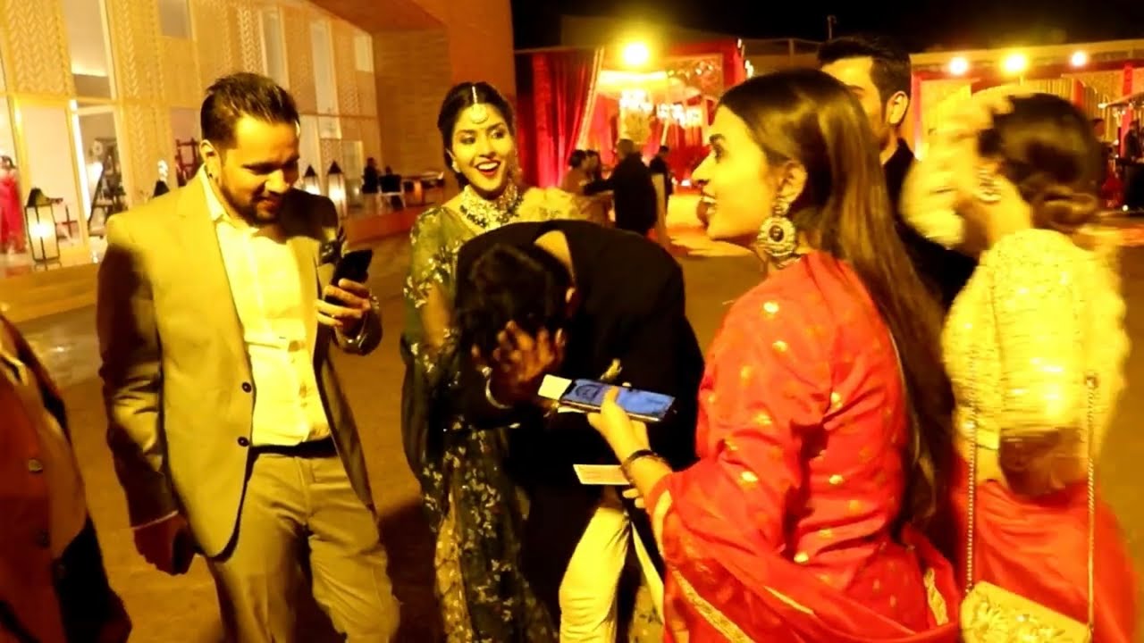 Close up and IPad Magic at wedding event in udaipur Rajesh kumar magic