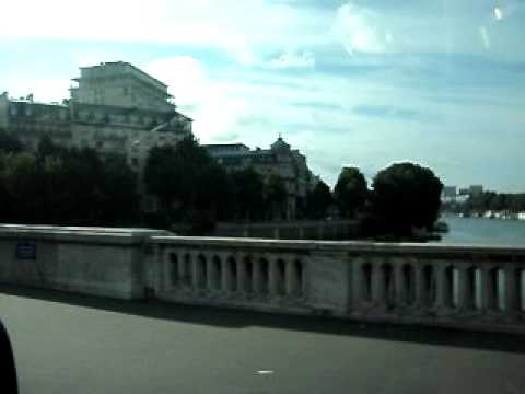 Sul Tamigi ascoltando Siamo Angeli di Hanet