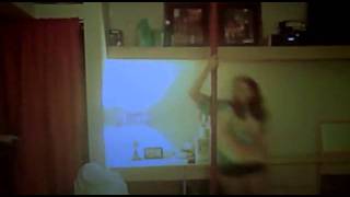 ECSEEM (Elders Carlo Smeets Eddy Evers Mark) lacht - om een paaldansende meid !