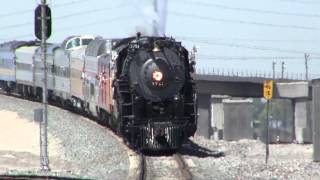 preview picture of video 'Santa Fe 3751 Arriving at San Bernardino Station 2012'