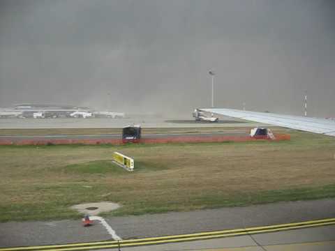 Vihar a ferihegyi repülőtéren 1.