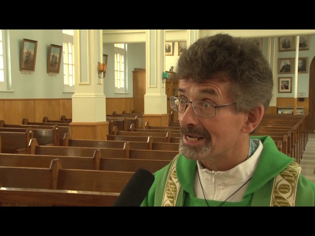 Reportage – Dernière messe de l’abbé Armand Bégin