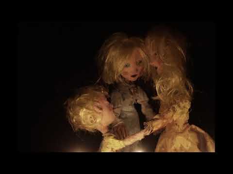 download lagu mp3 mp4 La Casa Lobo, download lagu La Casa Lobo gratis, unduh video klip La Casa Lobo