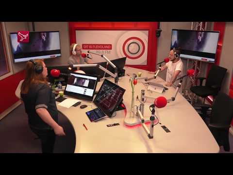 Stadsrapper Doominoo bij Omroep Flevoland