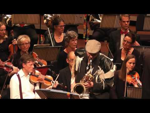 Ties Mellema plays Lago's 'Vagabundo' for baritone sax and orchestra