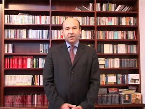 Dominique Meyer congratulates the Bolshoi