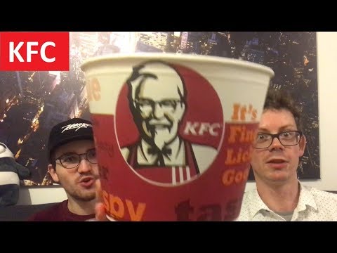 KFC Winter Bucket zum Preis von 18 Euro im Chicken-Test - Lohnt sich der Hähnchen-Eimer?