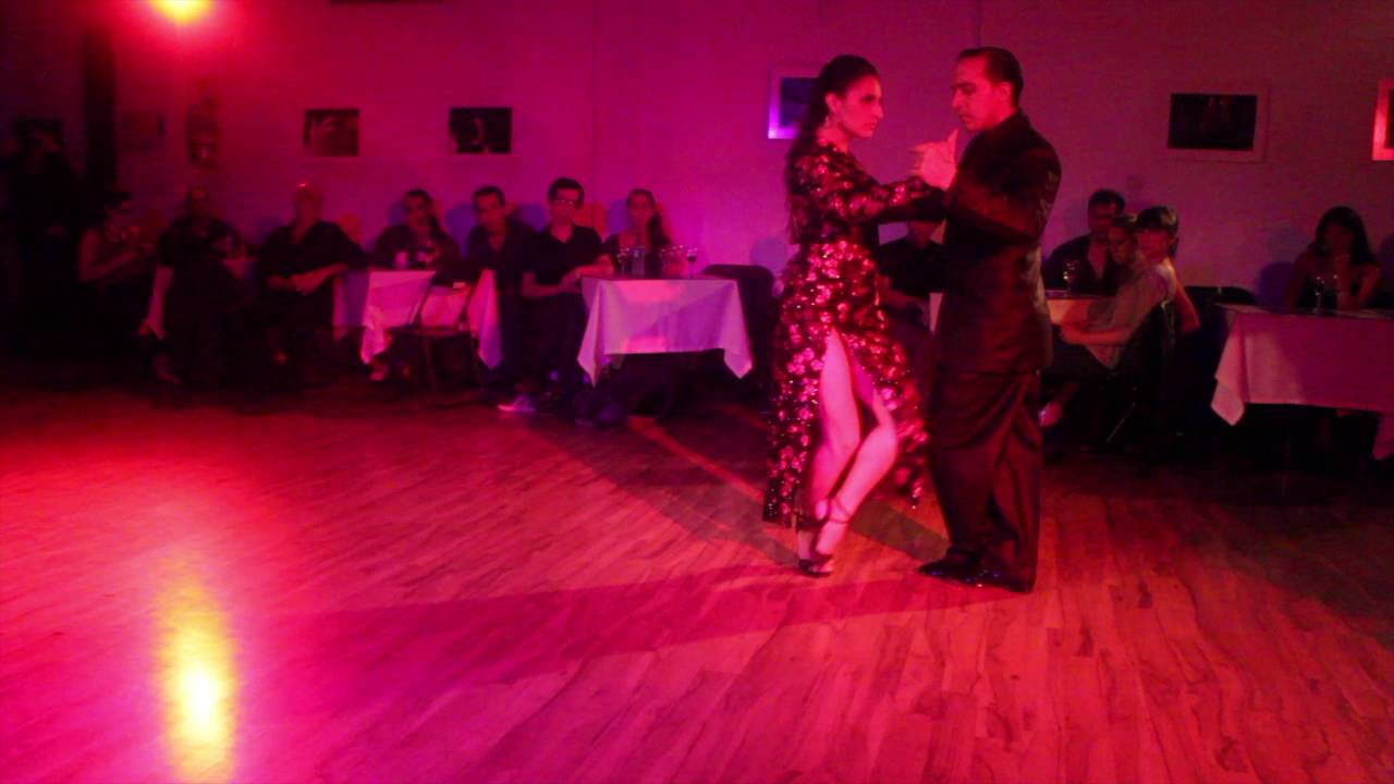 Dos Orillas Práctica de Tango, bailan Betsabet Flores y Jonathan Spitel (2/4)