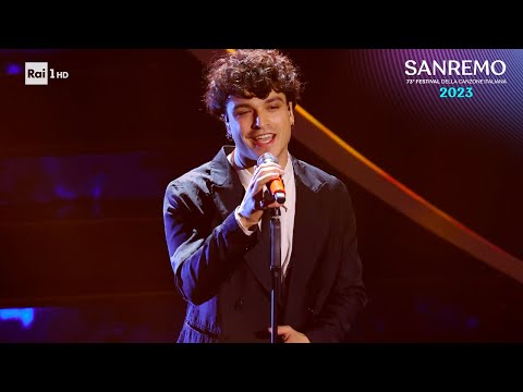 Sanremo 2023 - Leo Gassmann canta 'Terzo cuore'