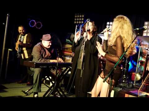 Jason from Lucky Seven invited on stage by Linda Gail Lewis