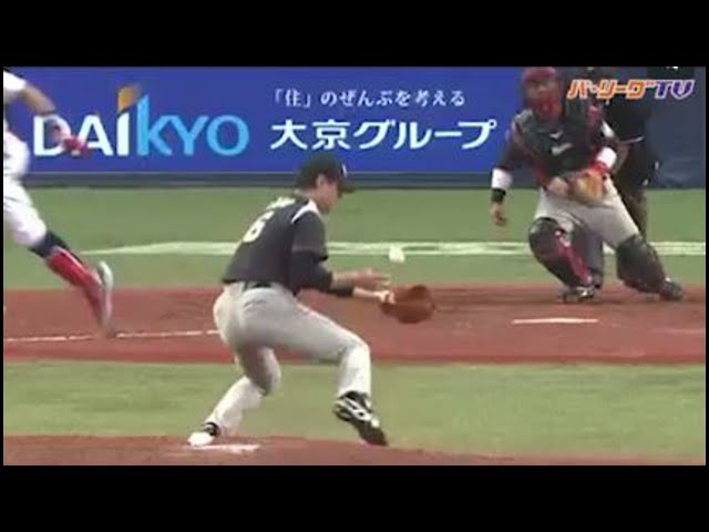 マリーンズ・涌井のセルフグラブトス