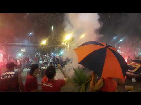 "Así recibe el hincha de Cerro Porteño un nuevo aniversario del Club - #107AñosDelMasPopular" Barra: La Plaza y Comando • Club: Cerro Porteño