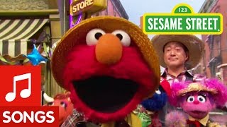 Sesame Street: Elmo Sings Old Macdonald Had a Farm