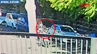 Il video del 21enne che spara contro due iscritti all'Anpi durante il corteo del 25 aprile a Roma