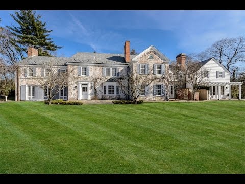 Elegant Brick Georgian Estate in Old Brookville, New York