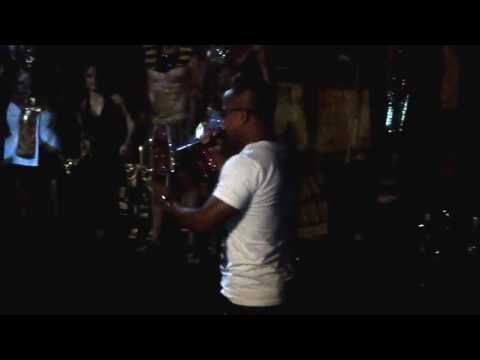 JUNIOR BOOMBASTIK - Nena -Perdida Grande live 2013 (Mas Flow Tv -Tropicana) Medellin