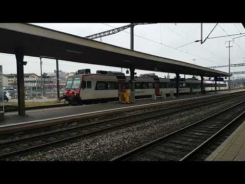 Ein SBB RBde 160 / 4/4 Domino bei der Einfahrt in Lenzburg.