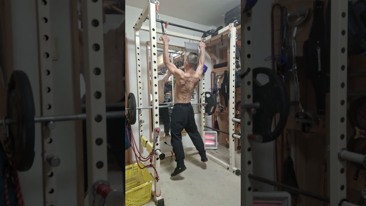 五十肩の懸垂　#懸垂　#広背筋　#ホームトレーニング