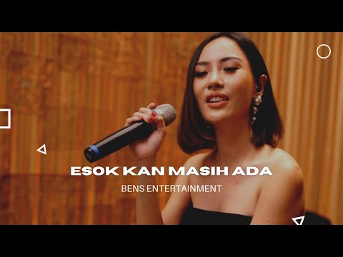 Esok Kan Masih Ada - Utha Likumahuwa Cover by Bens Entertainment (Menara Astra Jakarta)