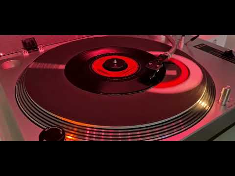 Videoclip de 747 (Strangers In The Night) (1997 Remastered Version) — Saxon