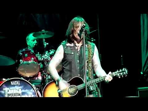 1972 Thin Lizzy - Whiskey In The Jar (Live 2013) [Videoclip]