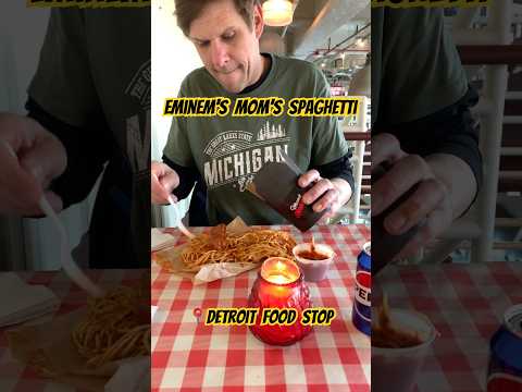 GOAT Rapper Eminem’s Italian Restaurant ︱ Downtown Detroit Food Tour ︱ Mom’s Spaghetti