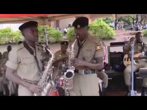 UGANDAN POLICE SINGING "TULIYAMBALA ENGULE" ON BAND.