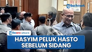 Momen Eks Ketua KPU Hasyim Asy'ari Peluk Hasto Kristiyanto Sebelum Sidang Lanjutan di PN Tipikor