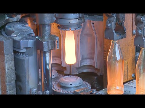 Manufacturing process of a glass bottle