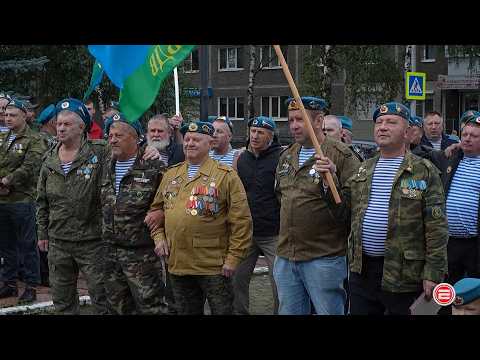 Откуда пошел обычай купания в фонтане? В Ревде отметили День ВДВ
