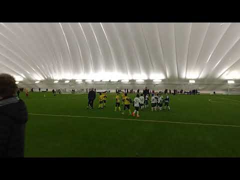 Lepa musta - KuPS keltainen