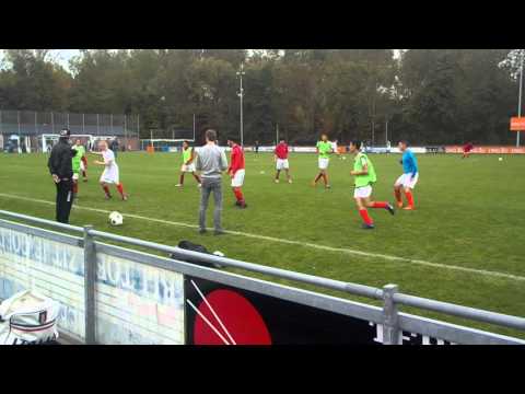 GDA A2 bezig met warming-up voor Loosduinen A1