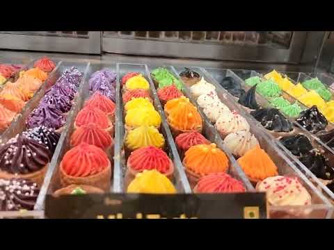 LULU mall ka bakery SECTION or salaad section