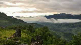 preview picture of video 'Sunrise in Sapa, Vietnam - Timelapse video'