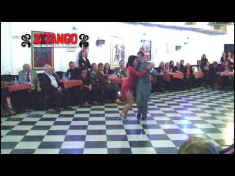  Daniel Nacucchio  and  Cristina Sosa  are  dancing  to  the  milonga  "  El Tambor De Mi Barrio  "