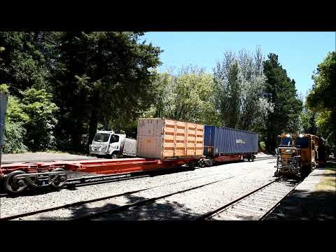 SCT Logistics 2PM9 crossing with Ventia Tamping Machine TS25 16th December 2021