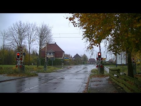 Spoorwegovergang Petershagen-Lahde (D) // Railroad crossing // Bahnübergang