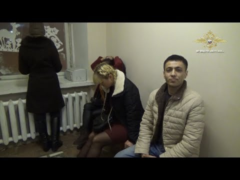 В Якутске проститутки из Верхневилюйска и Питера пытались скрыться на машине от полиции и попали в ДТП! В Якутске проститутки из Верхневилюйска и Питера пытались скрыться на машине от полиции и попали в ДТП!