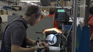 TV-Bericht: Vorstellung der Arbeitsmarkt-Statistik für den Burgenlandkreis bei Gehring Maschinenbau in Naumburg - Fokus auf Frauen und Mädchen in technischen Männer-Berufen.