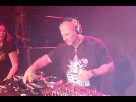 The Vizitor Vs Angernoizer Vs Peacock