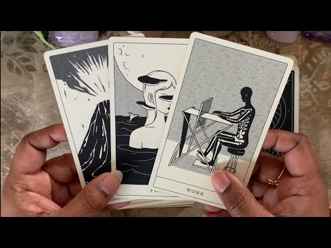 Poesis Oracle | Flip Through, First Impressions & Readings of a few of the poems