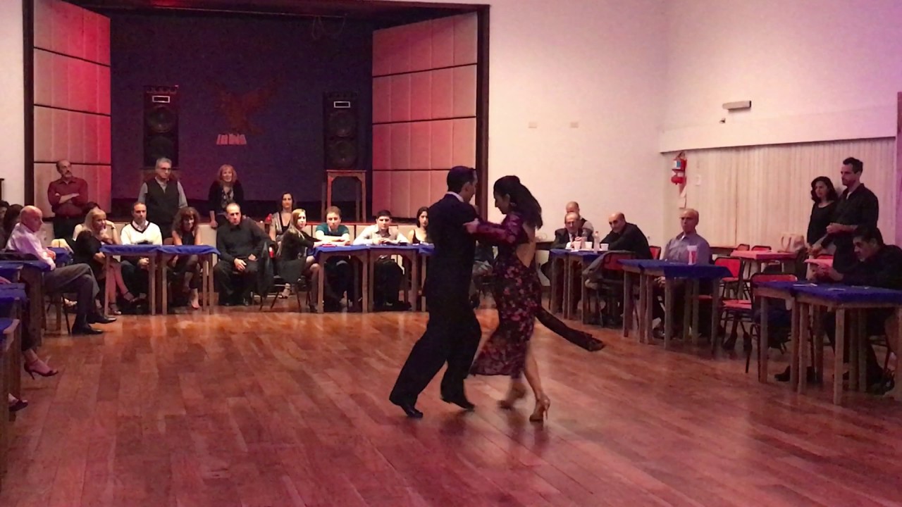 Bailan Jonathan Spitel y Betsabet Flores, El Huracan en La Friulana Tango!!